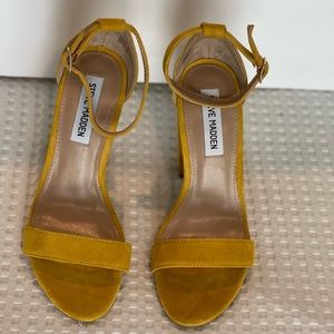 Steve Madden yellow suede heel!